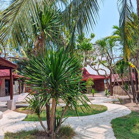 Jati Village, Party Hostel And Bungalows Gili Trawangan Exteriör bild