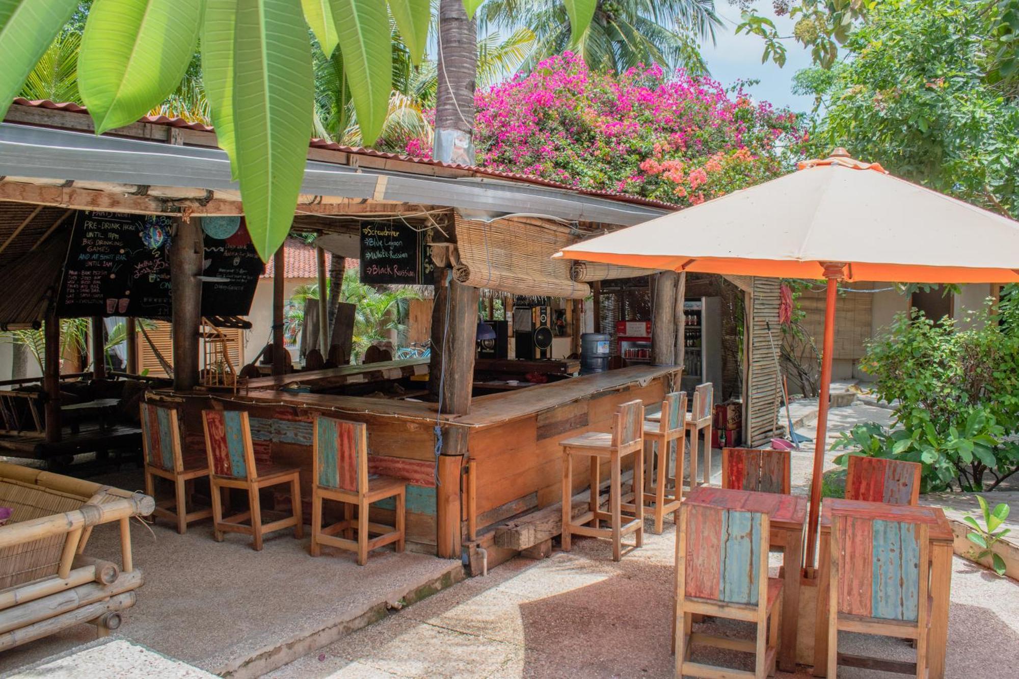 Jati Village, Party Hostel And Bungalows Gili Trawangan Rum bild