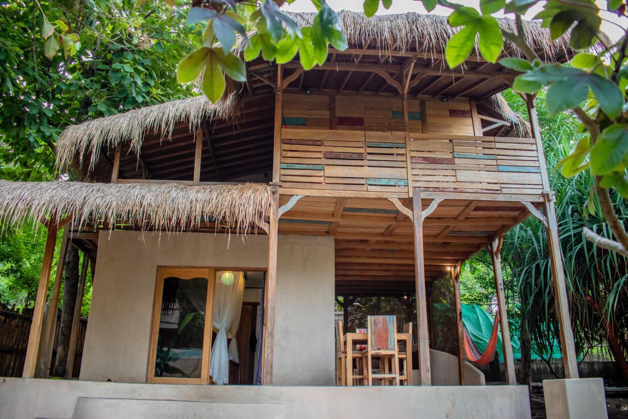 Jati Village, Party Hostel And Bungalows Gili Trawangan Rum bild