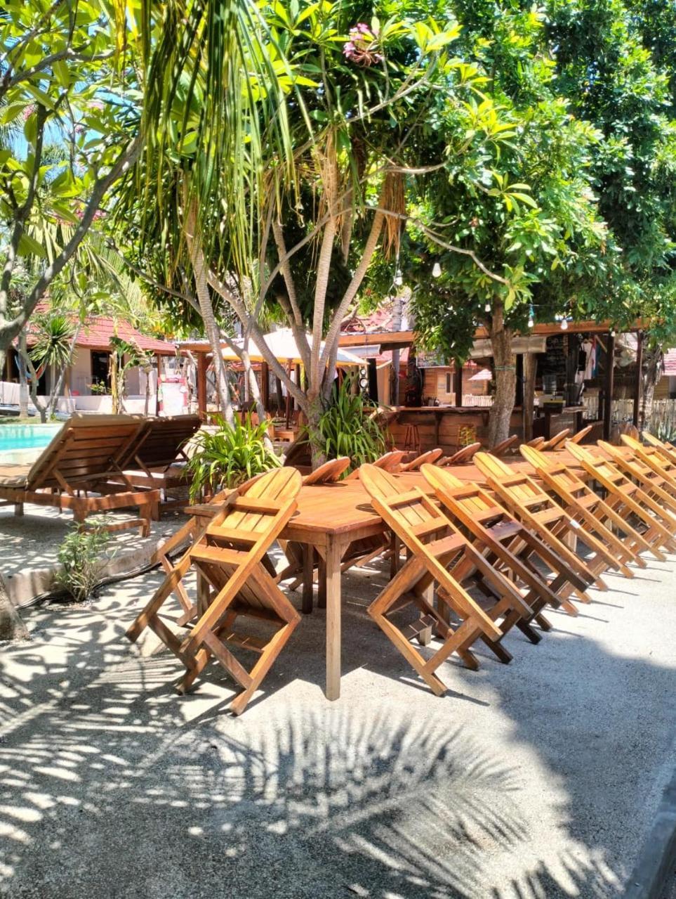 Jati Village, Party Hostel And Bungalows Gili Trawangan Exteriör bild