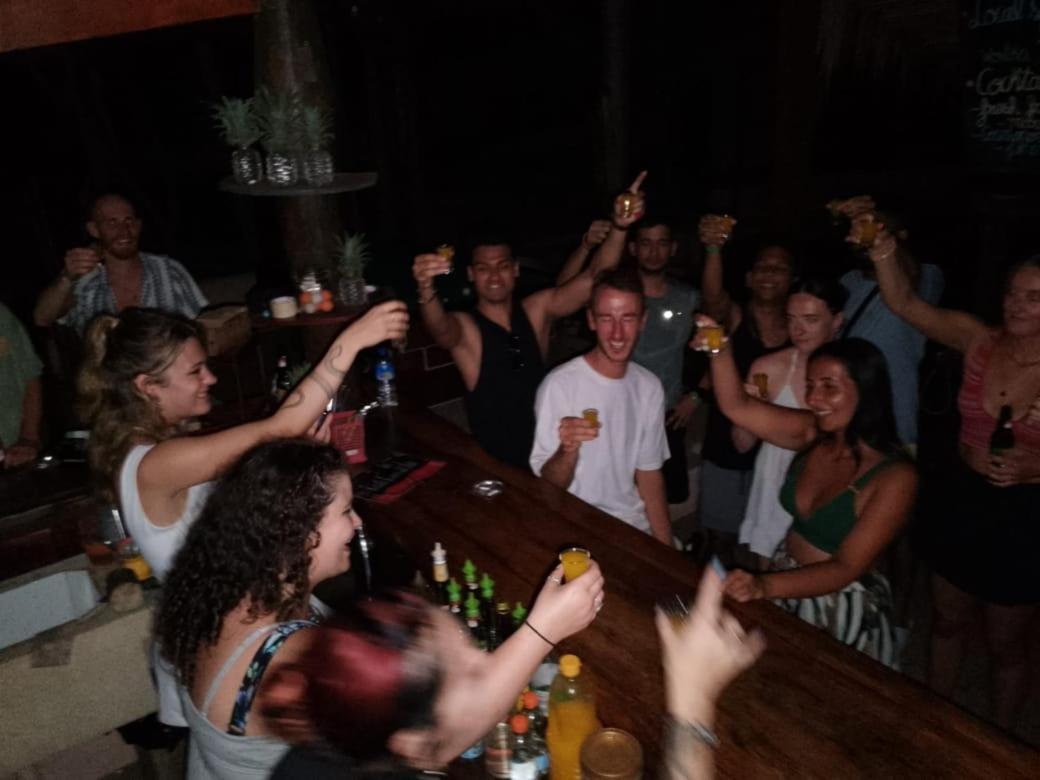 Jati Village, Party Hostel And Bungalows Gili Trawangan Exteriör bild