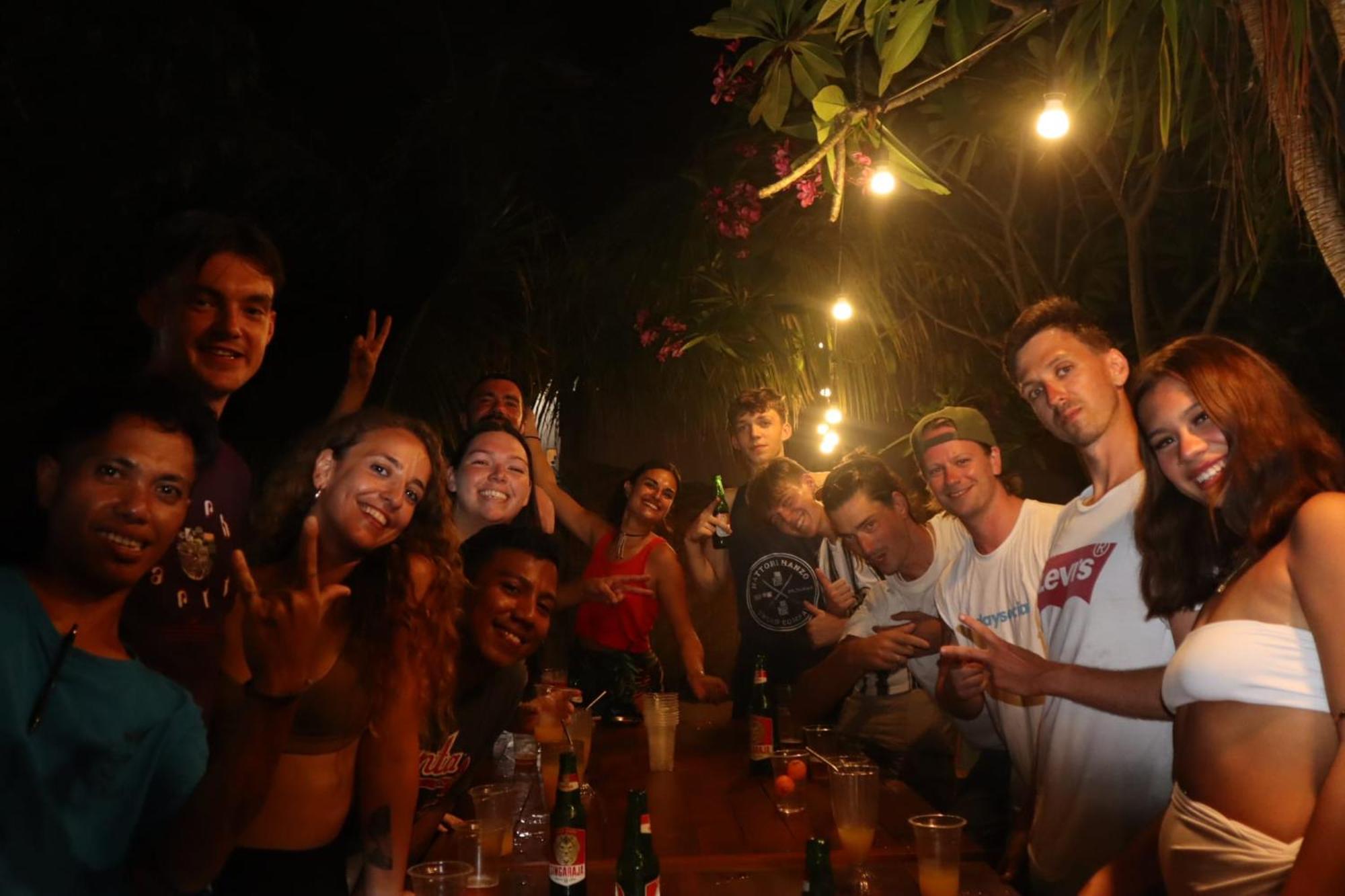Jati Village, Party Hostel And Bungalows Gili Trawangan Exteriör bild