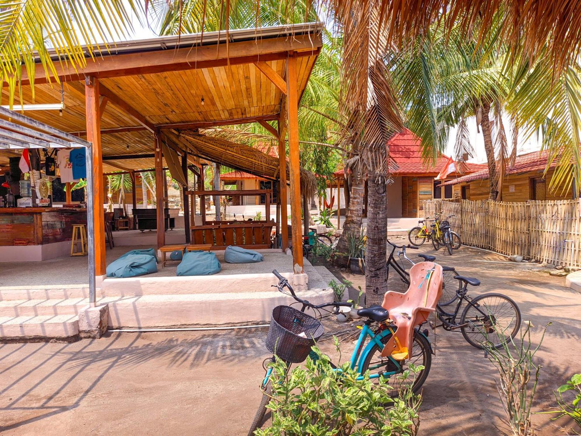 Jati Village, Party Hostel And Bungalows Gili Trawangan Exteriör bild