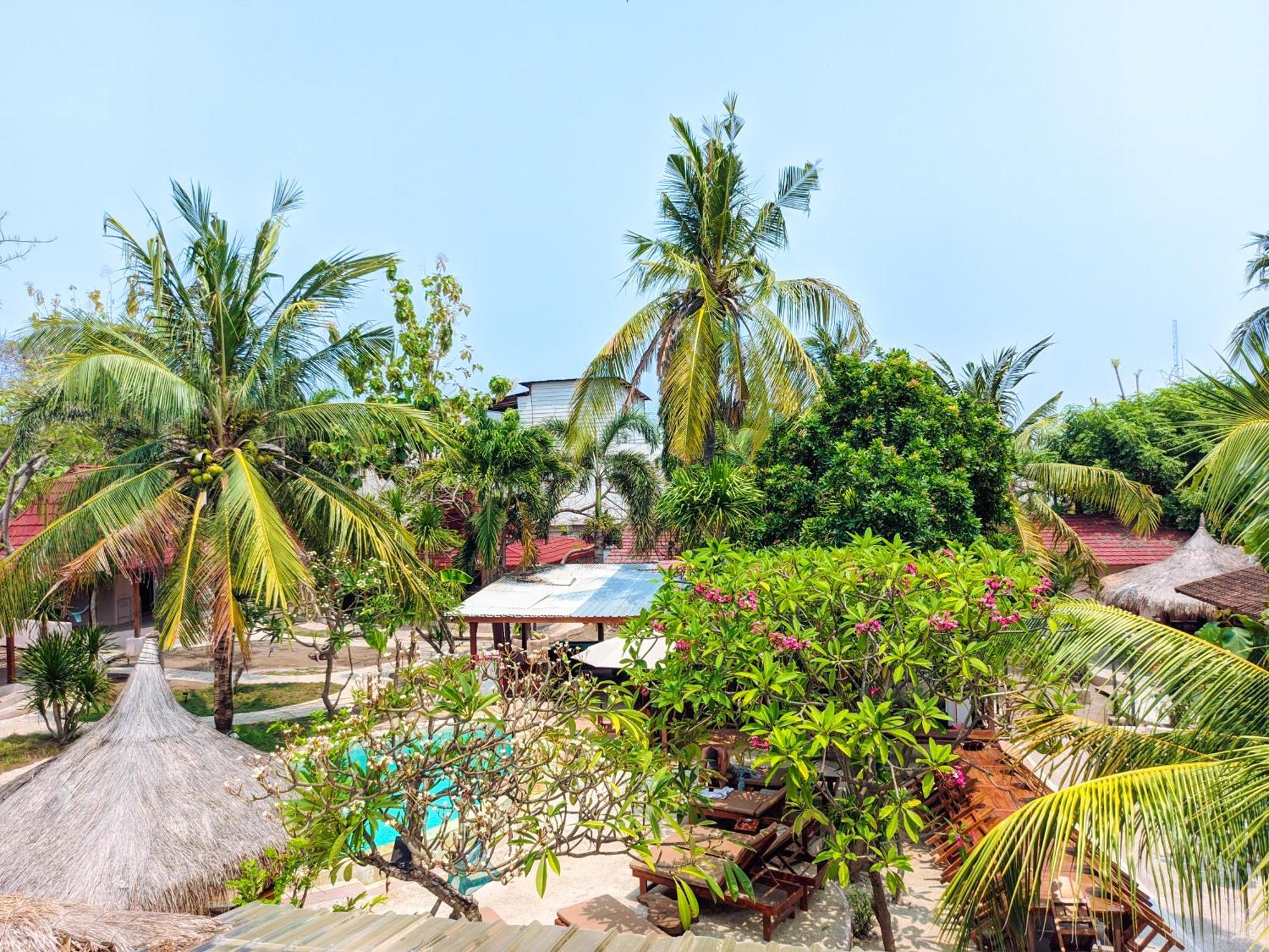 Jati Village, Party Hostel And Bungalows Gili Trawangan Exteriör bild