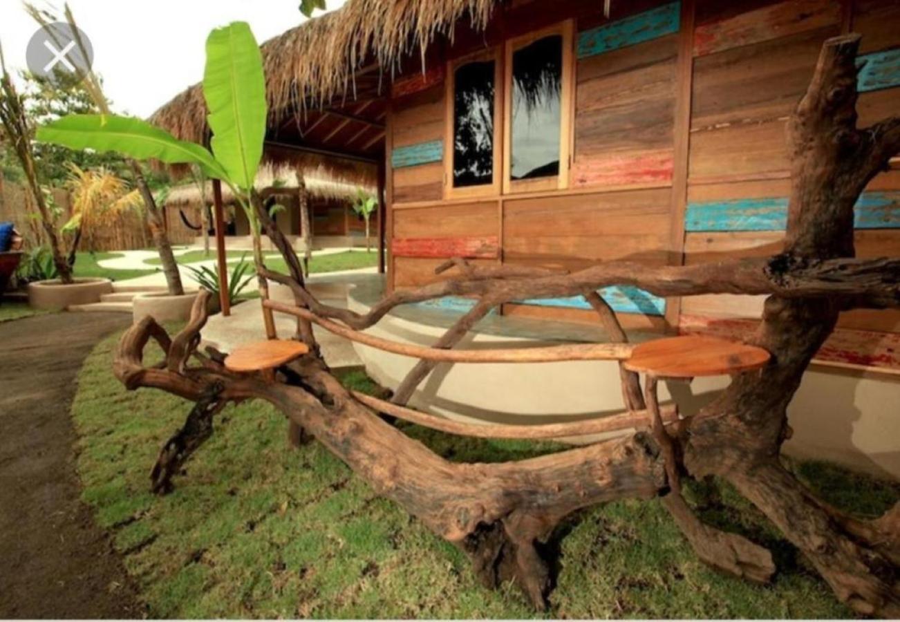 Jati Village, Party Hostel And Bungalows Gili Trawangan Exteriör bild