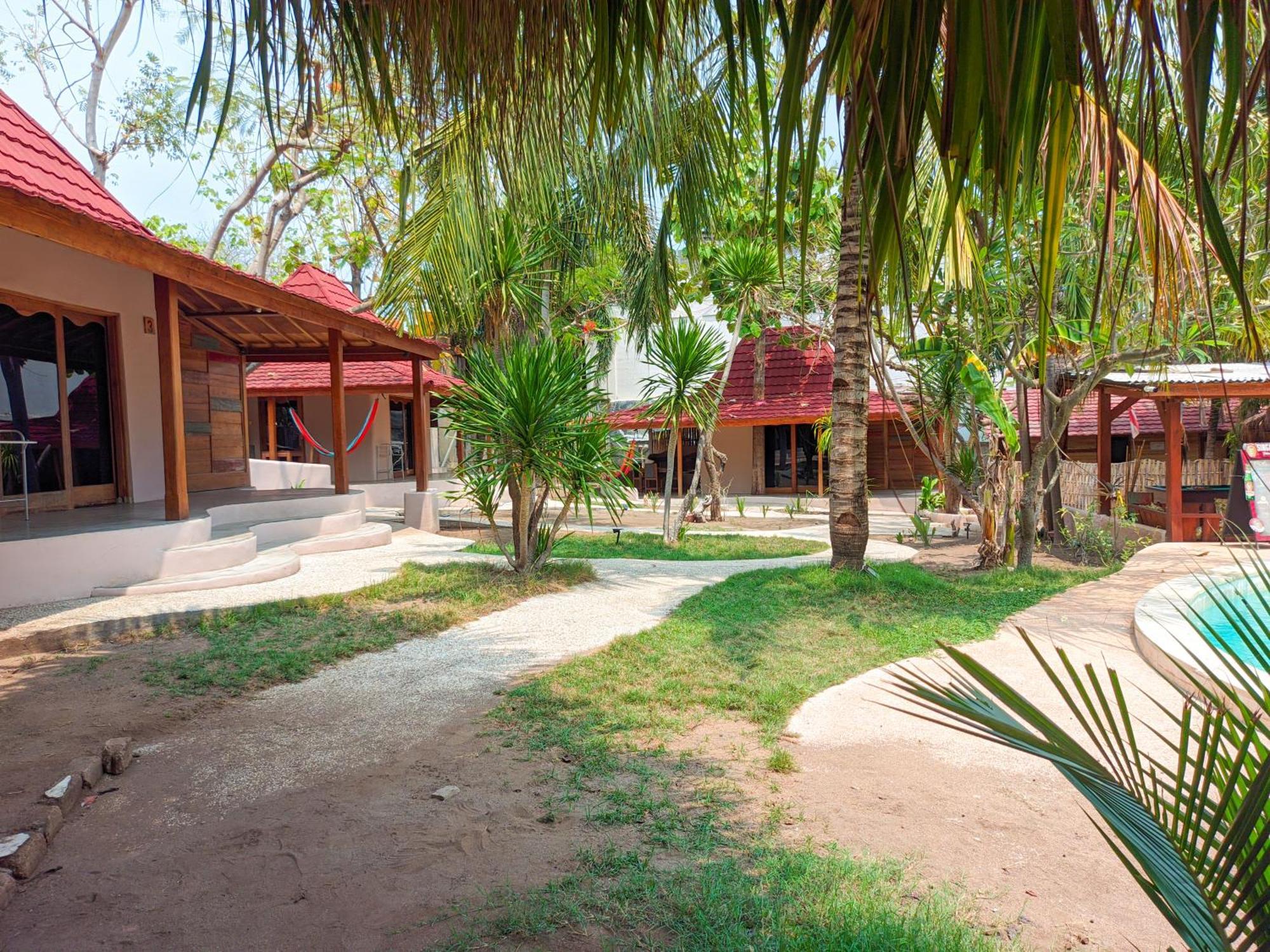 Jati Village, Party Hostel And Bungalows Gili Trawangan Exteriör bild