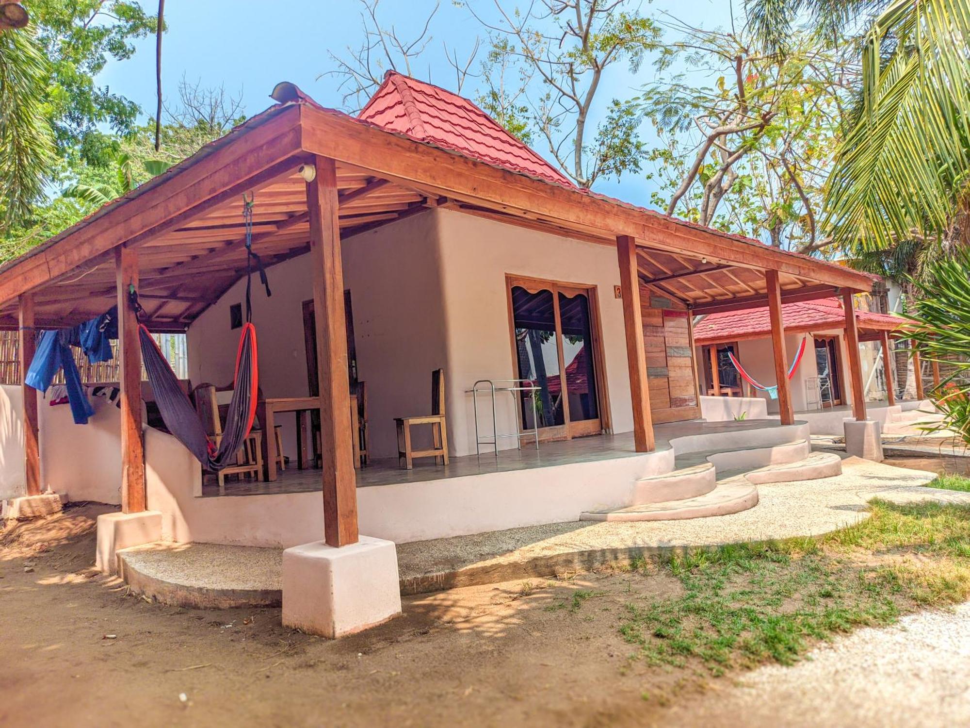 Jati Village, Party Hostel And Bungalows Gili Trawangan Exteriör bild