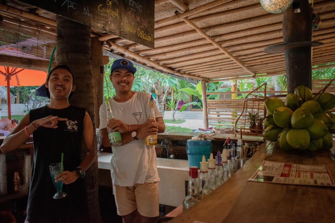 Jati Village, Party Hostel And Bungalows Gili Trawangan Exteriör bild