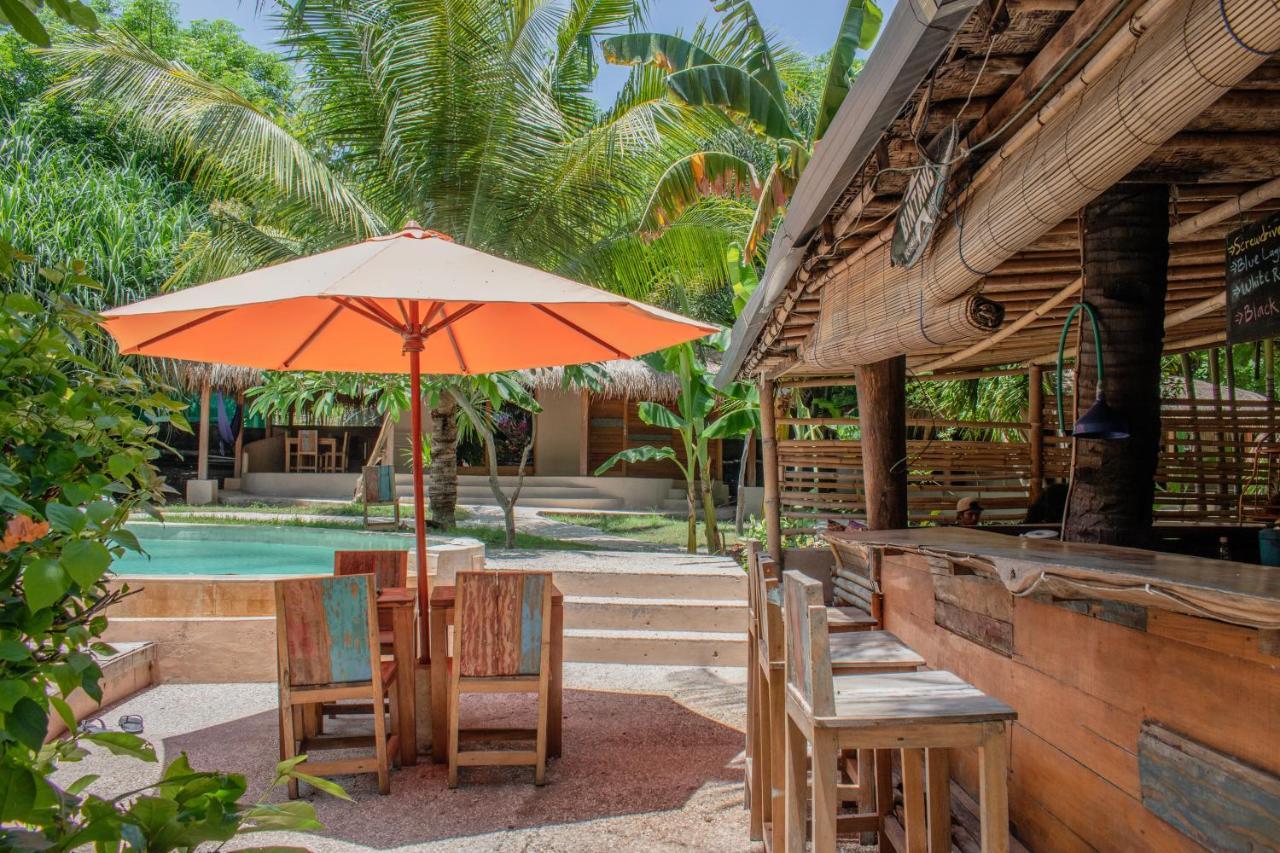 Jati Village, Party Hostel And Bungalows Gili Trawangan Exteriör bild