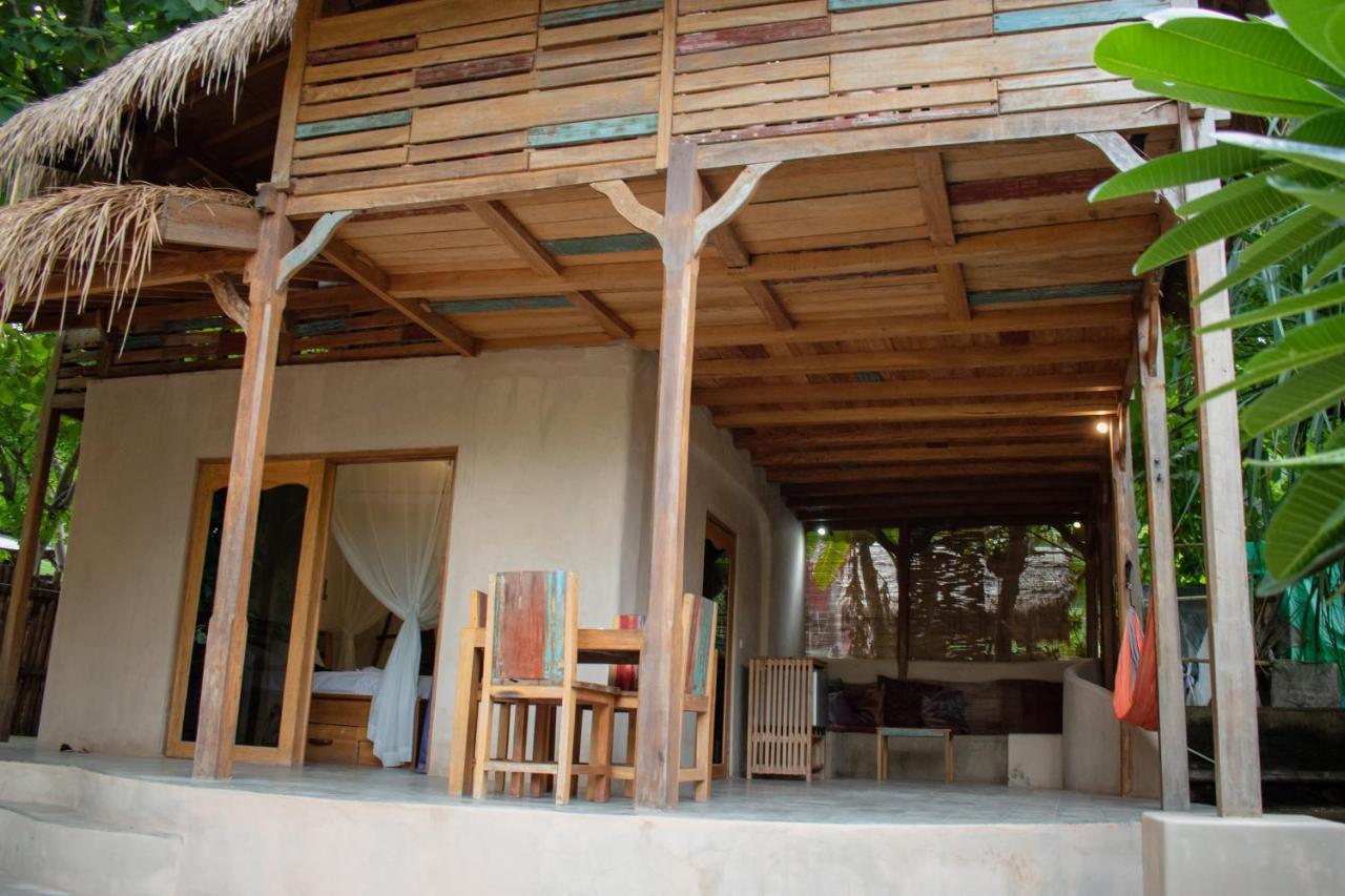 Jati Village, Party Hostel And Bungalows Gili Trawangan Exteriör bild