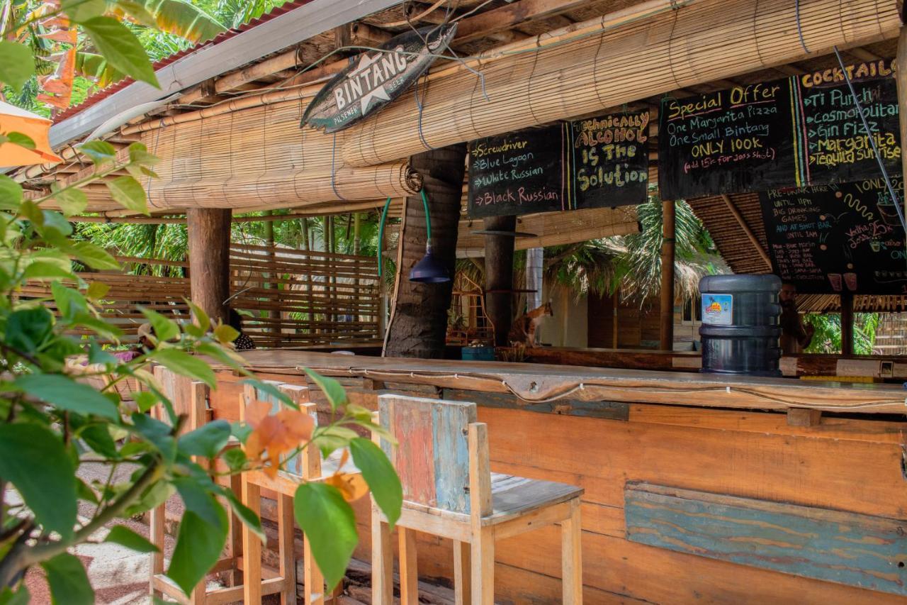 Jati Village, Party Hostel And Bungalows Gili Trawangan Exteriör bild