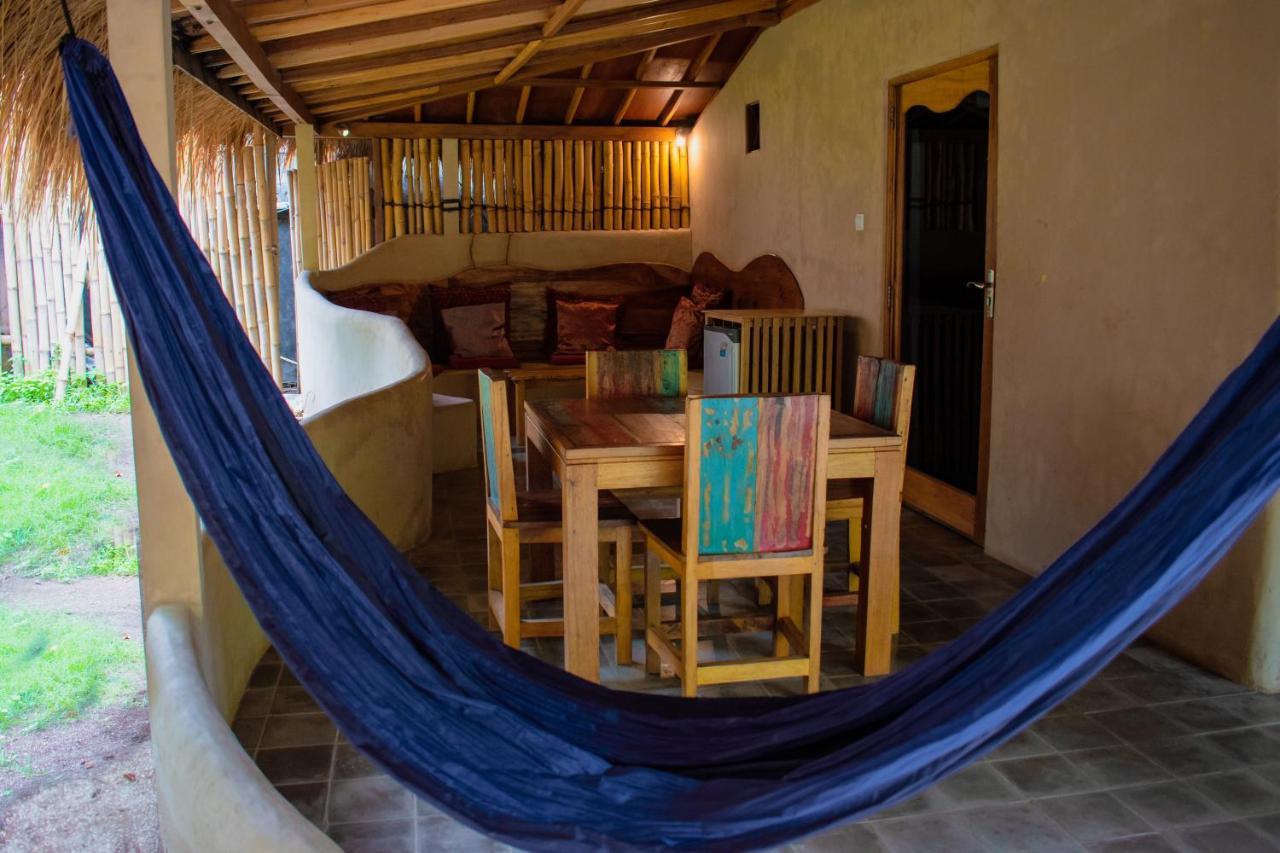 Jati Village, Party Hostel And Bungalows Gili Trawangan Exteriör bild